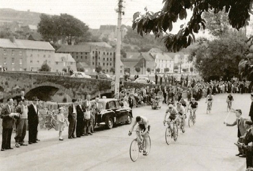 Final Stage of the 1959 Rás, Waterford - Dublin passing through Enniscorthy.
